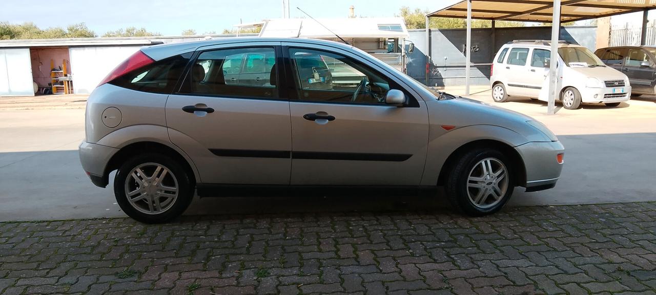 Ford Focus 1.8 TDDi cat 5p. Zetec