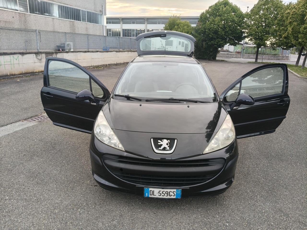 Peugeot 207 1.4 3 porte PER NEOPATENTATI