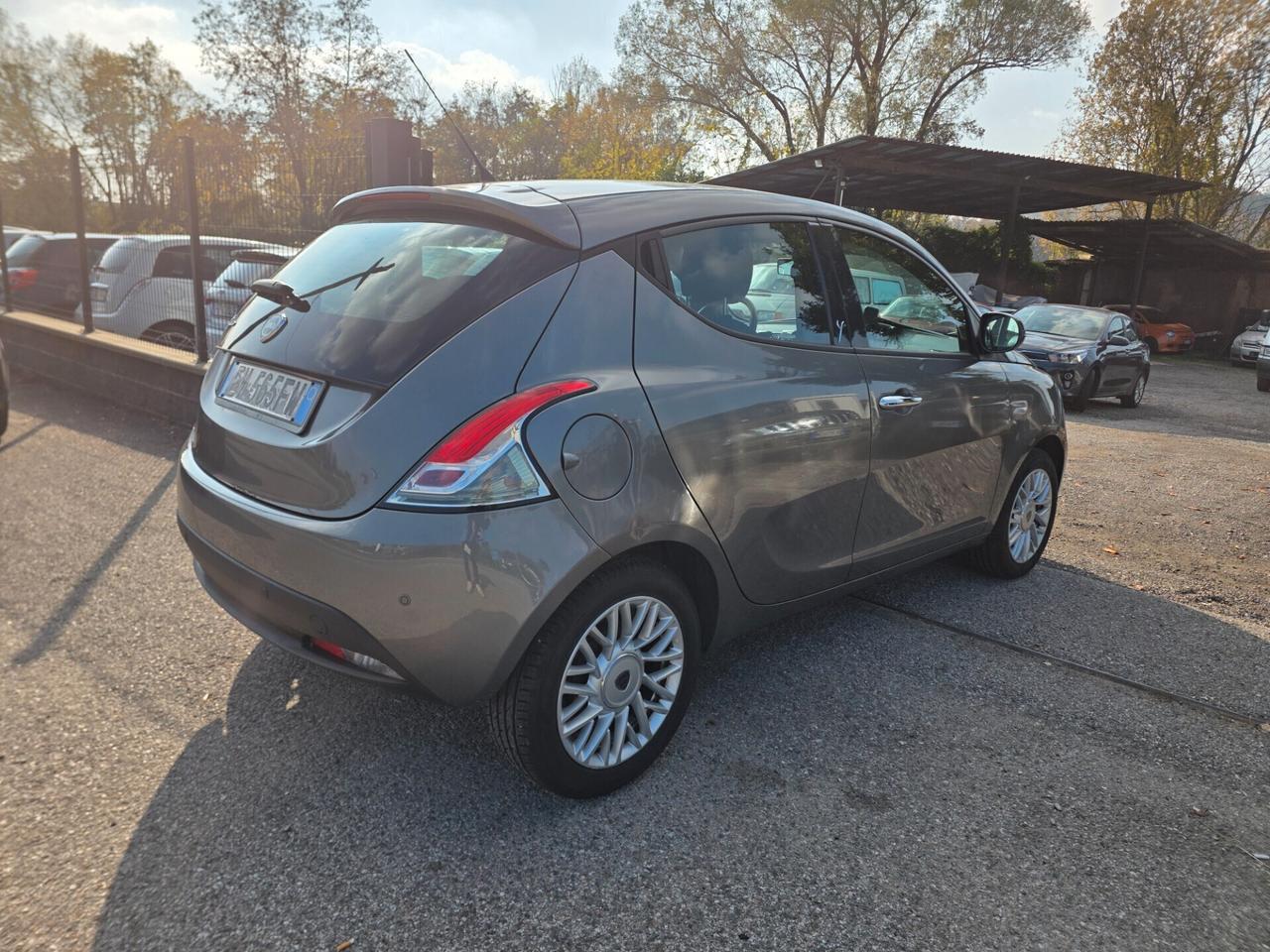 Lancia Ypsilon 1.2 69 CV 5 porte S&S Platinum