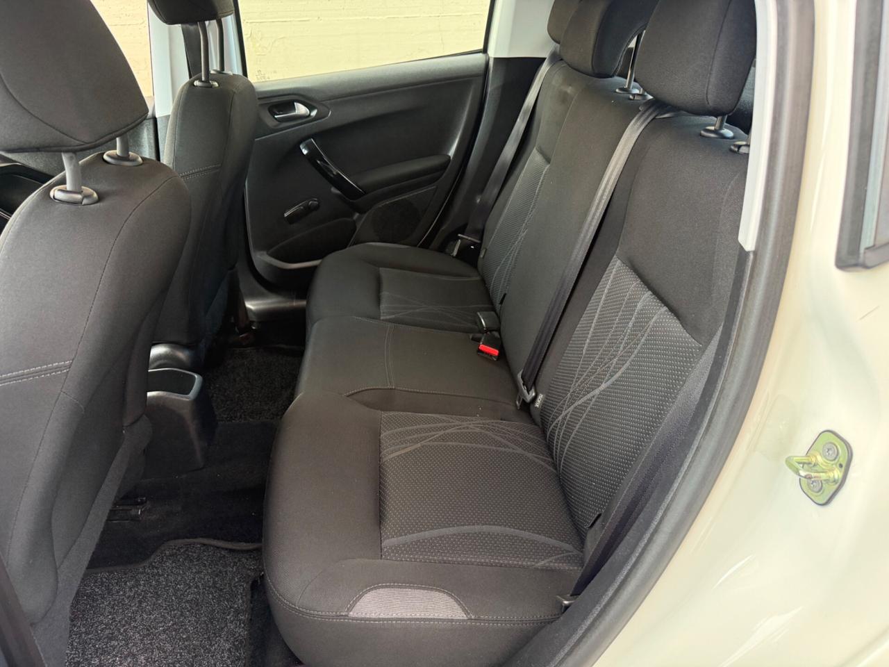 Peugeot 208 1.2benzina 5 porte - 2013