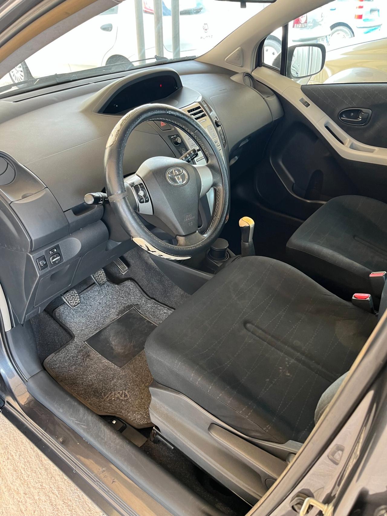 Toyota Yaris 1.0 5 porte