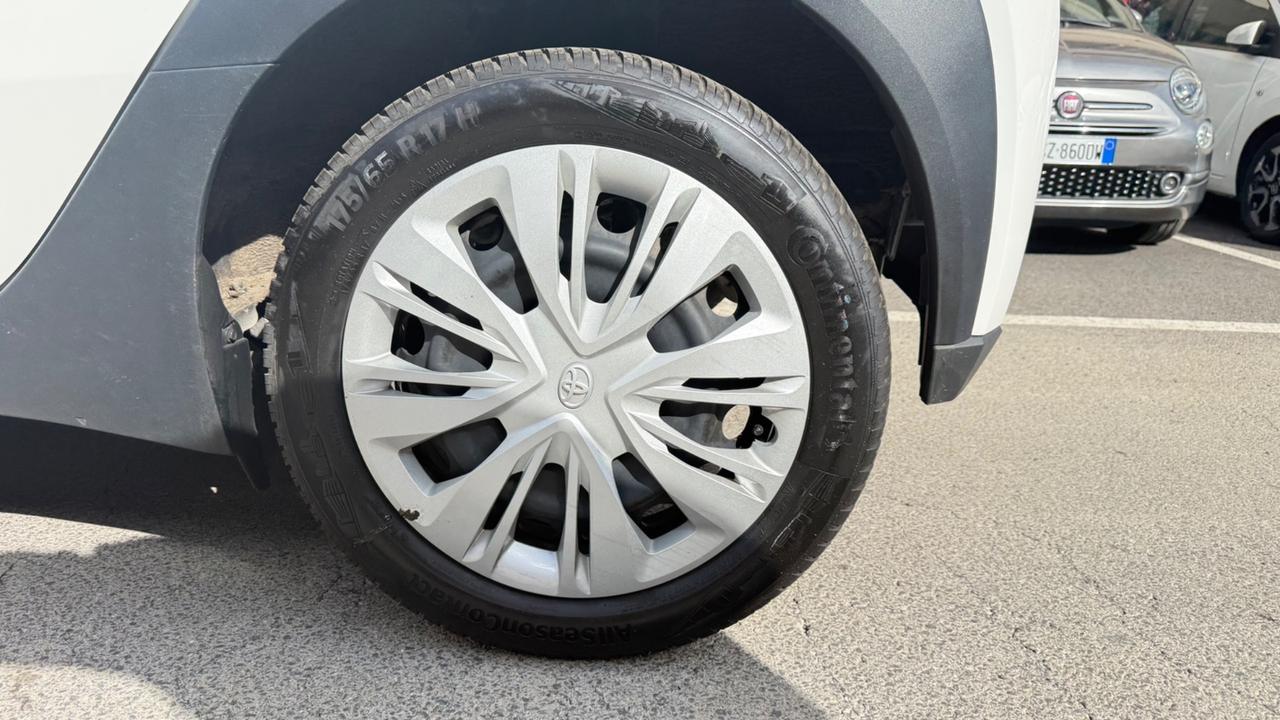 Toyota Aygo X 1.0 VVT-i 72 CV 5 porte Lounge Air S-CVT LED PDC CAR PLAY BLUETOOTH