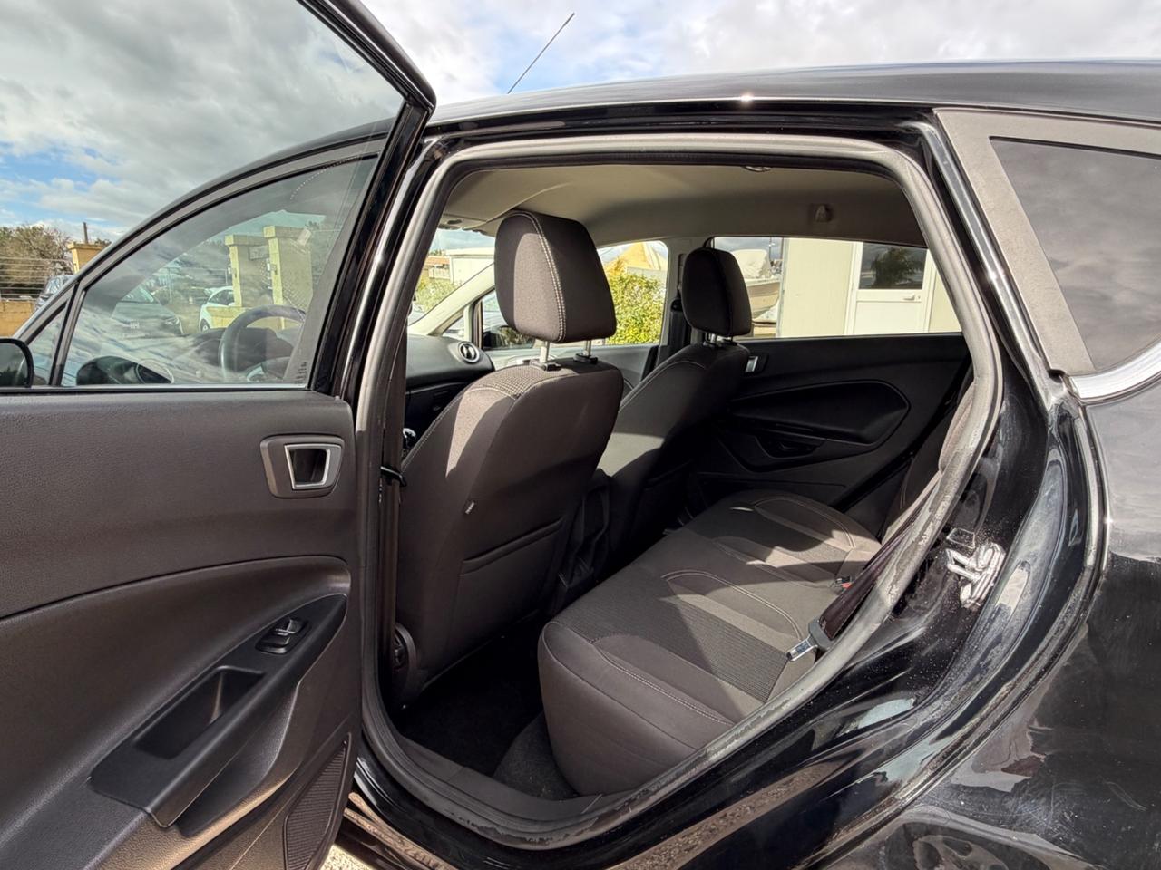 Ford Fiesta 1.5 TDCi 75CV 5 porte Titanium