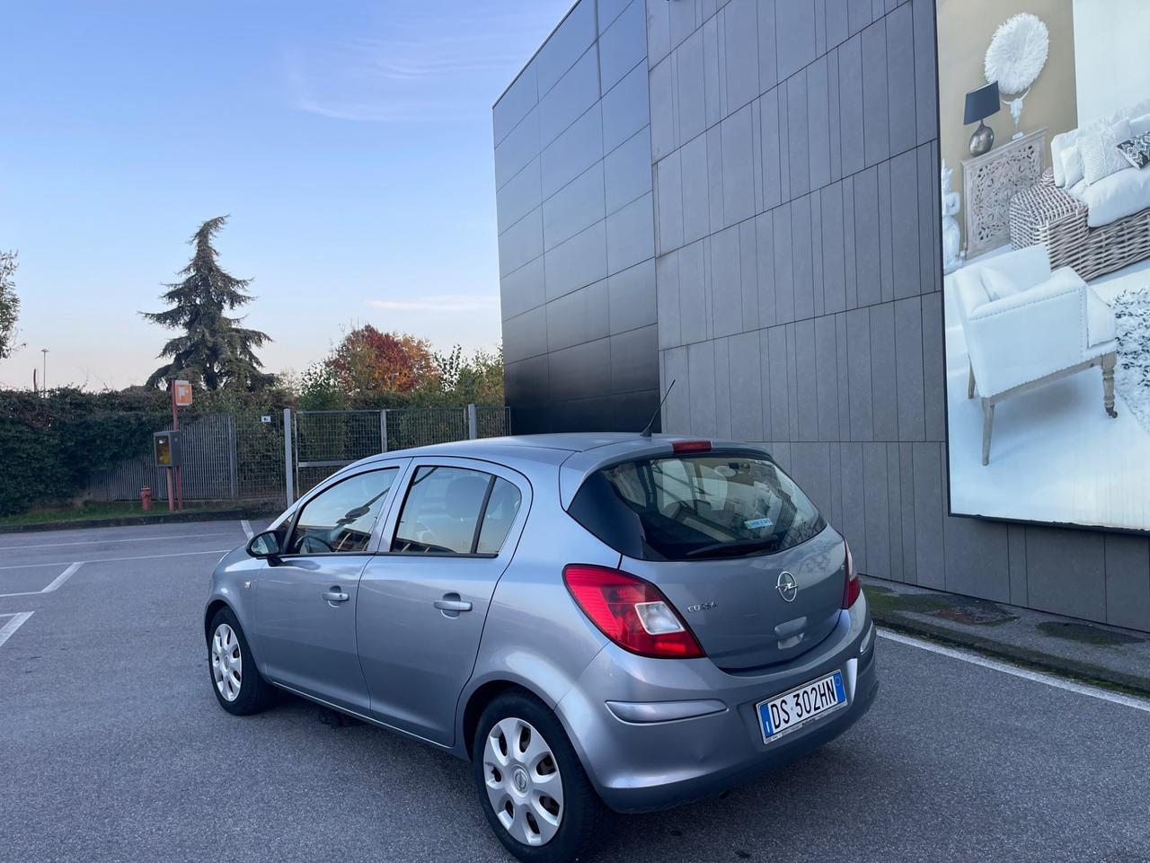 Opel Corsa 1.2 5 porte Cosmo