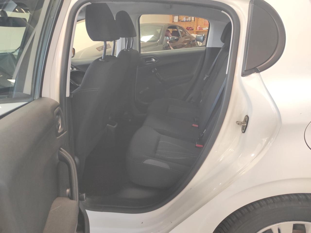Peugeot 208 1.4 HDi 68 CV 5 porte Allure