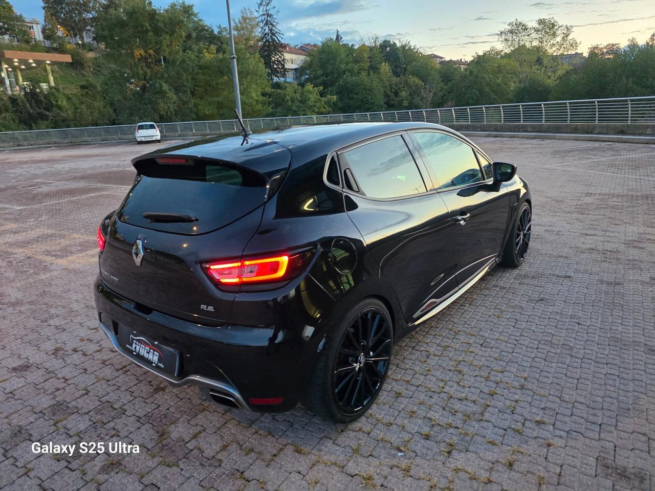 Clio rs trophy cv 220 valutiamo usato