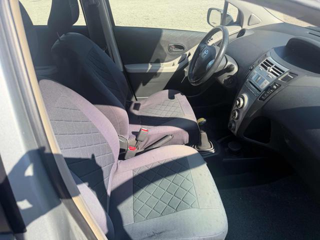 TOYOTA Yaris 108,985km 1.3 5p Sol senza nessun lavoro da fare