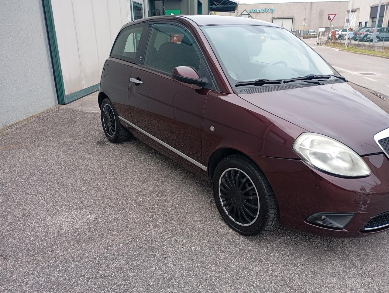 lancia ypsilon 1.2 ok neopatentati