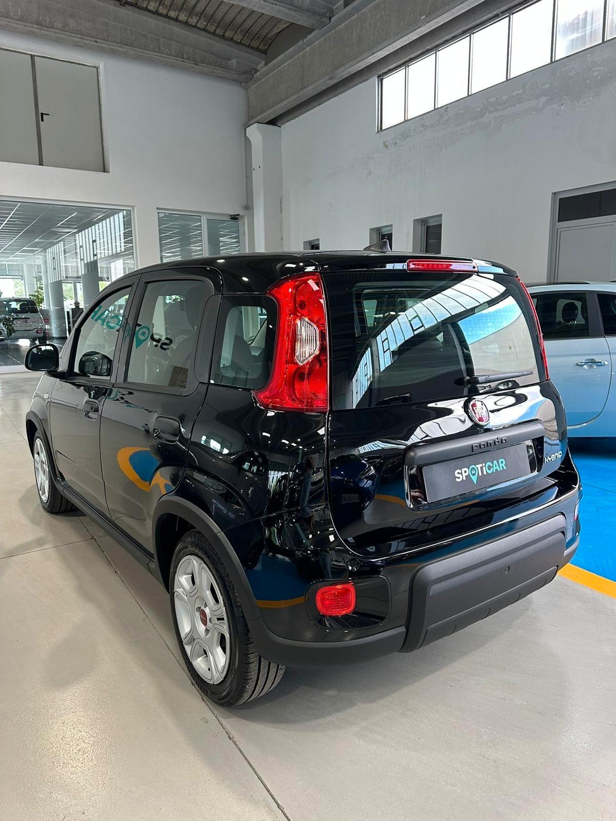Fiat Panda 1.0 Hybrid 2024 km aziendale full optional