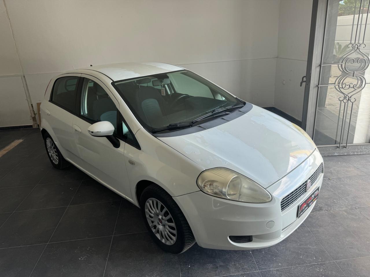 Grande punto autocarro N1