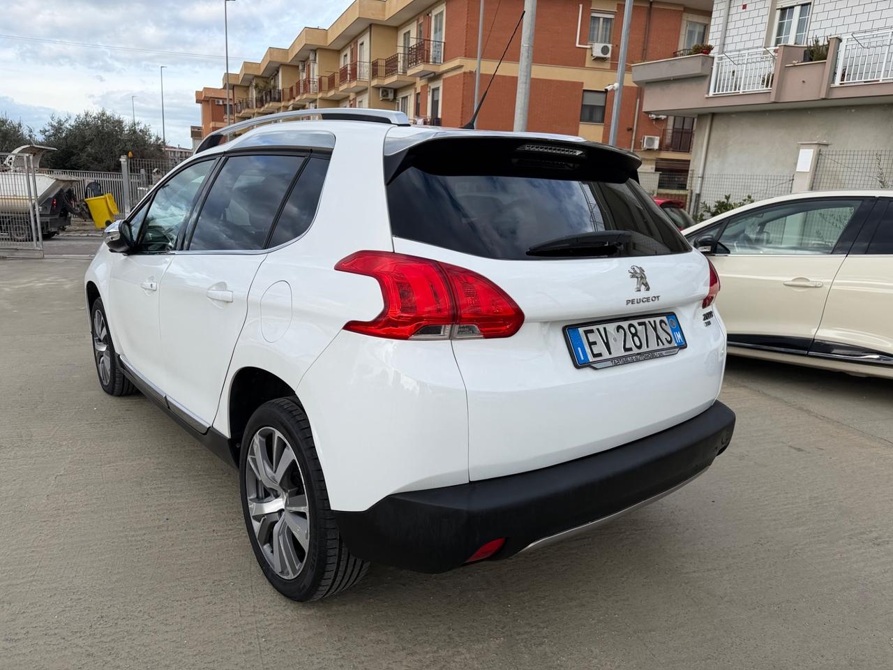 Peugeot 2008 1.6 e-HDi 115 CV Stop&Start Féline