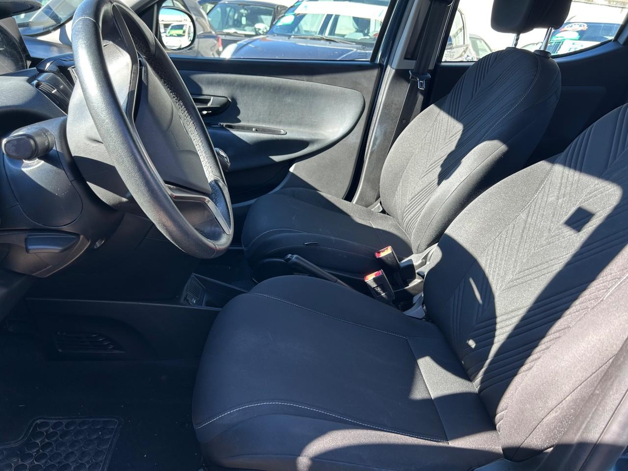 Lancia Ypsilon 1.0 FireFly 5 porte S&S Hybrid Ecochic Gold