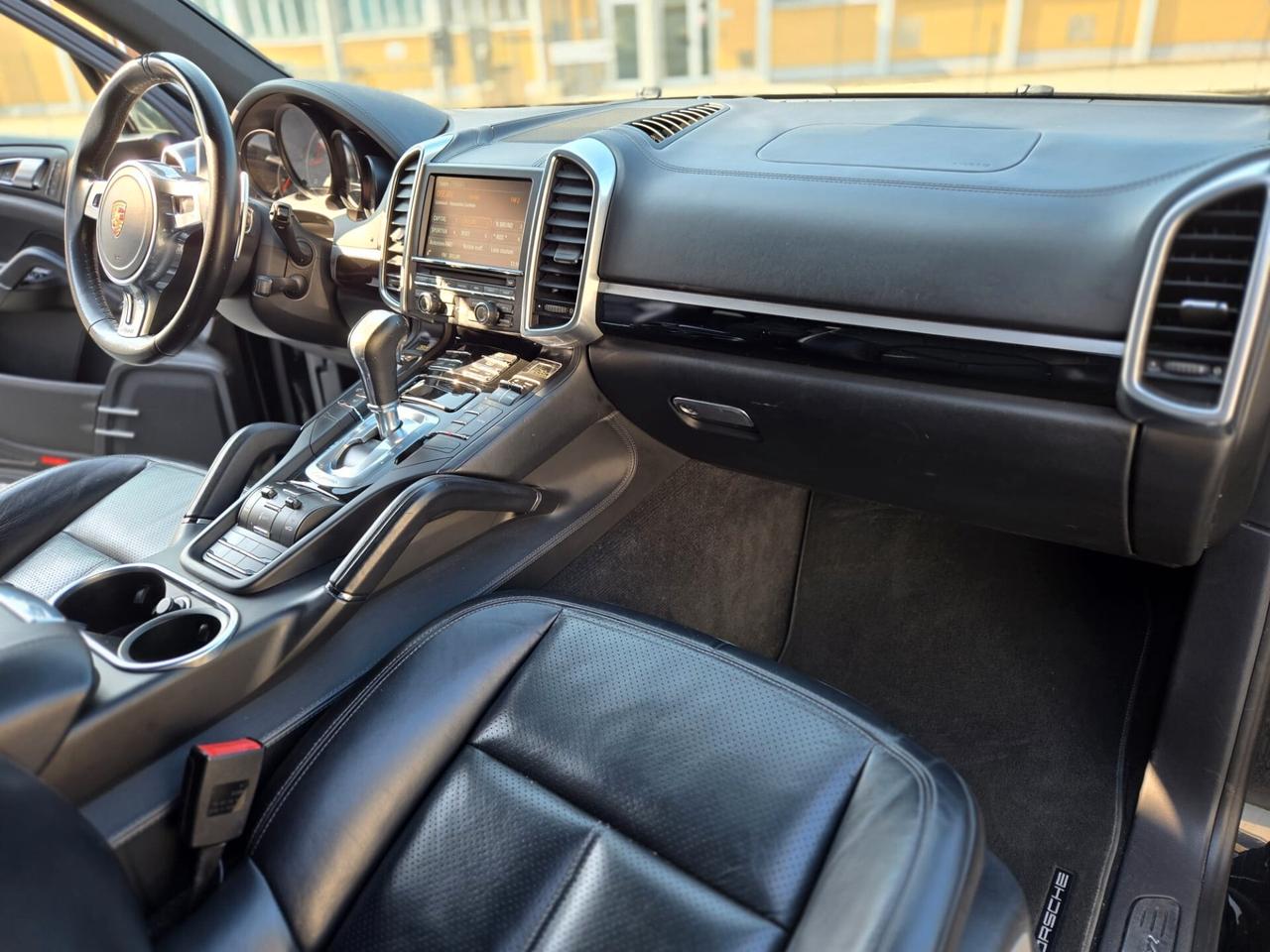 Porsche cayenne 3.0 V6 TDI platinum edition