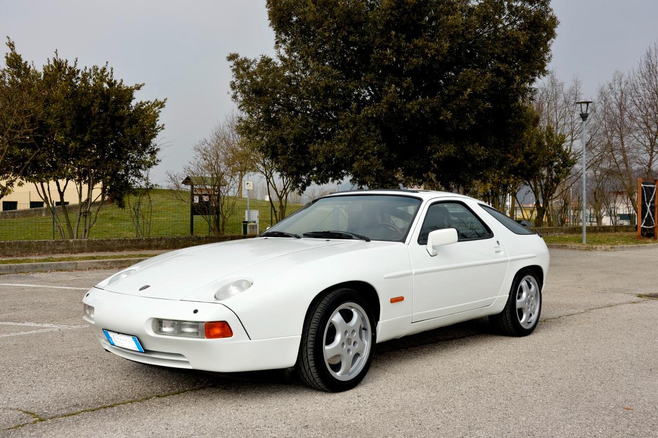 Porsche 928 S4