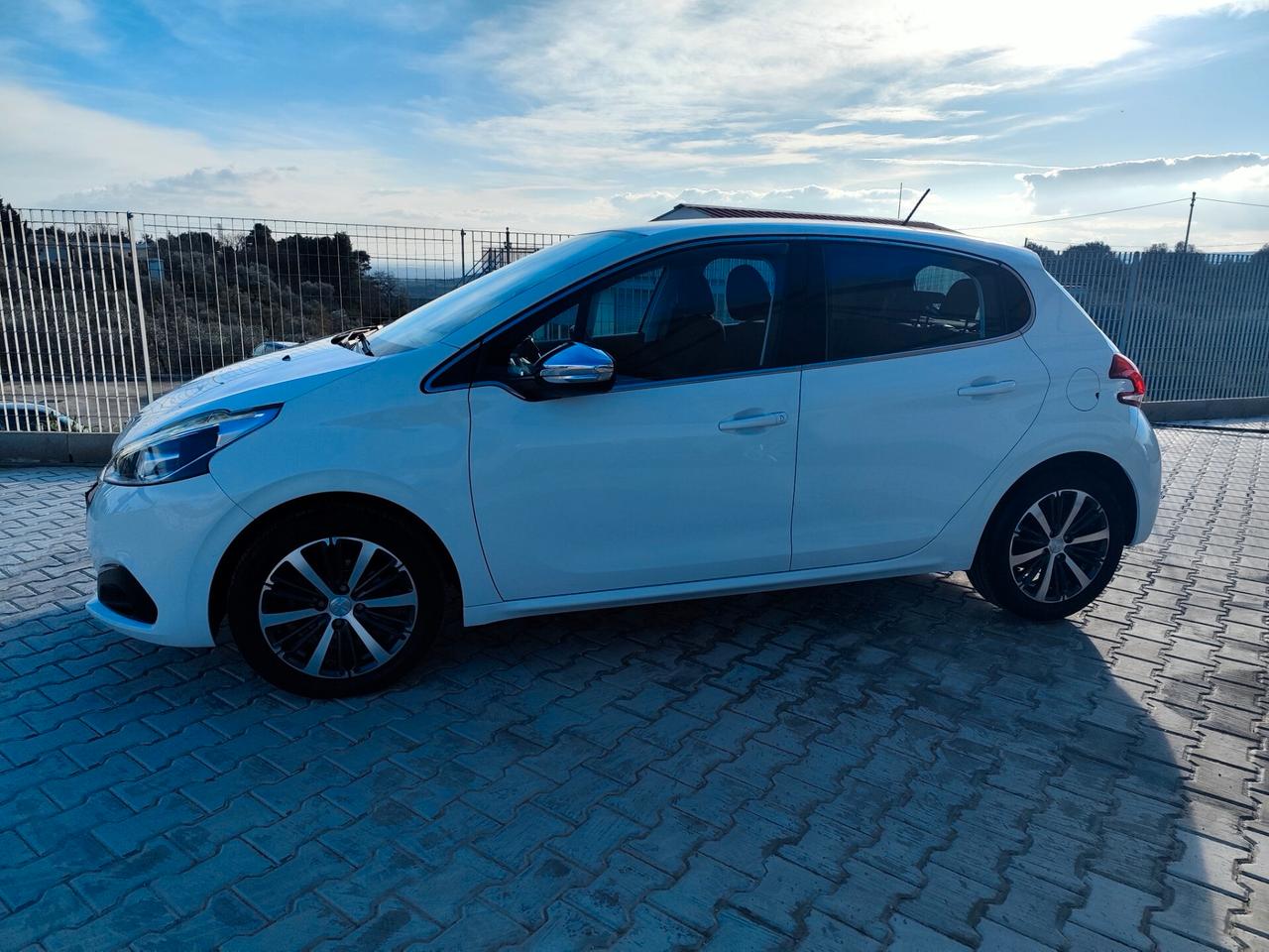 Peugeot 208 BlueHDi 75 5 porte Allure