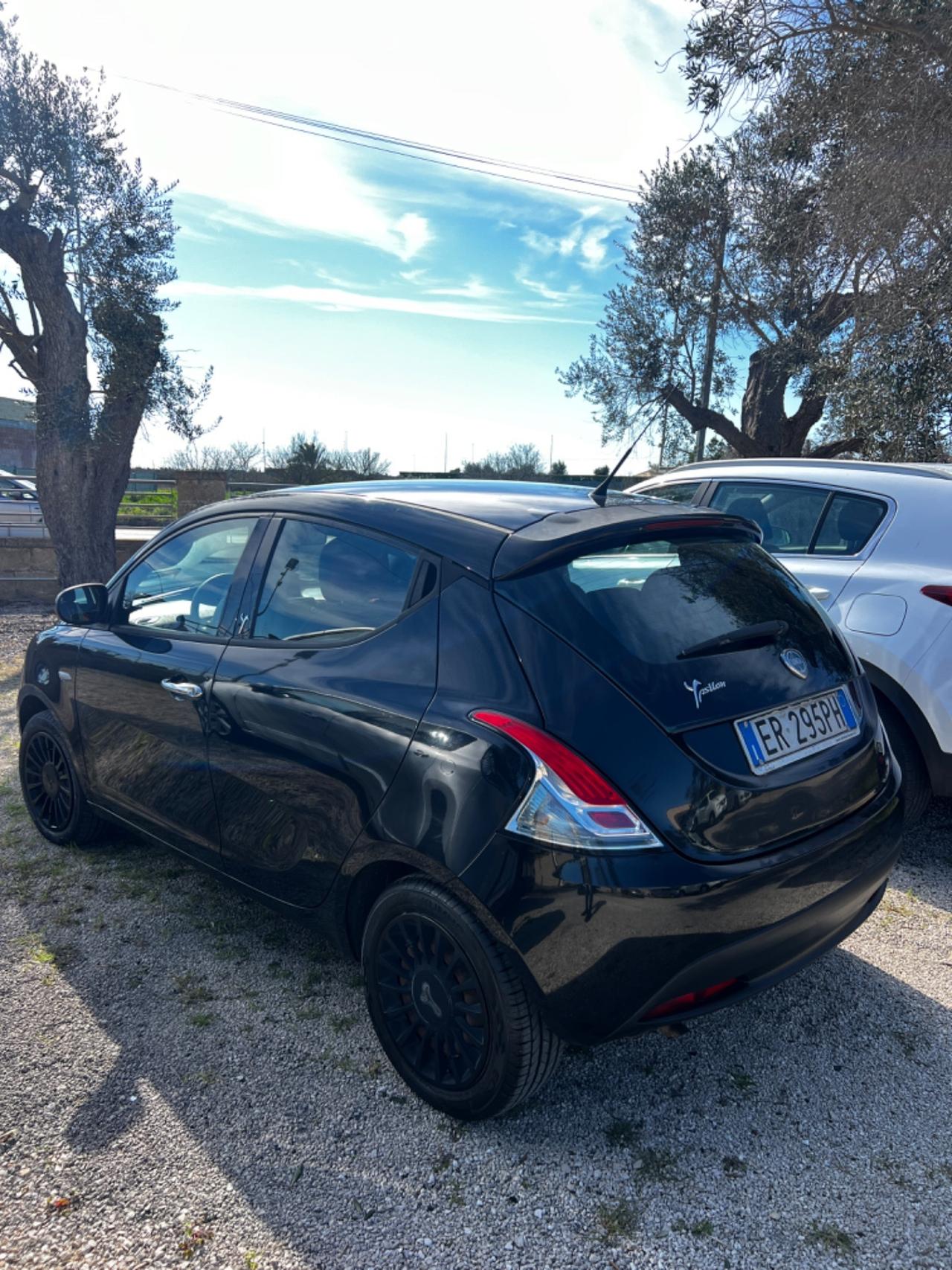 Lancia Ypsilon 1.3 MJT 16V 95 CV 5 porte S&S Gold full !!
