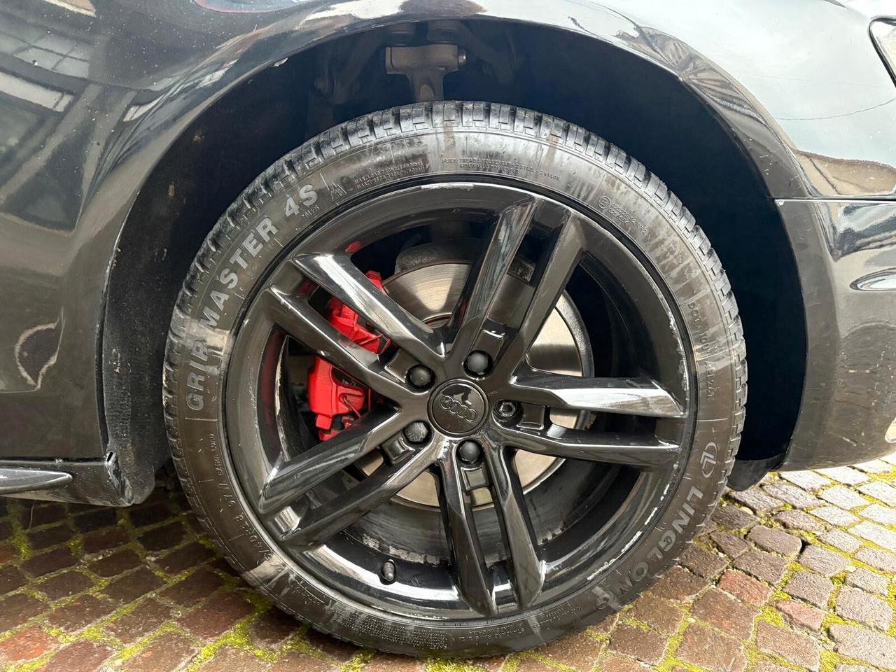 Audi A4 2.0 TDI S-LINE