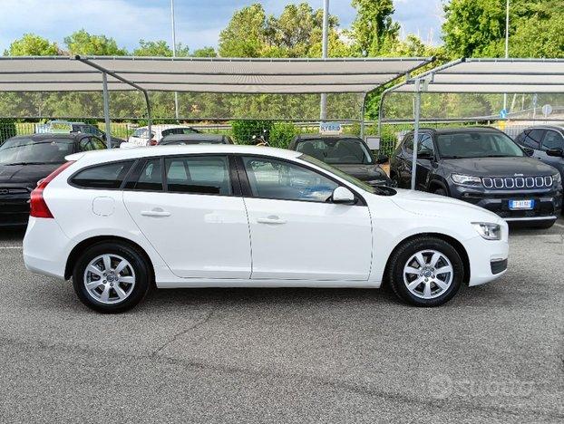 VOLVO V60 D2 1.6 Powershift Kinetic