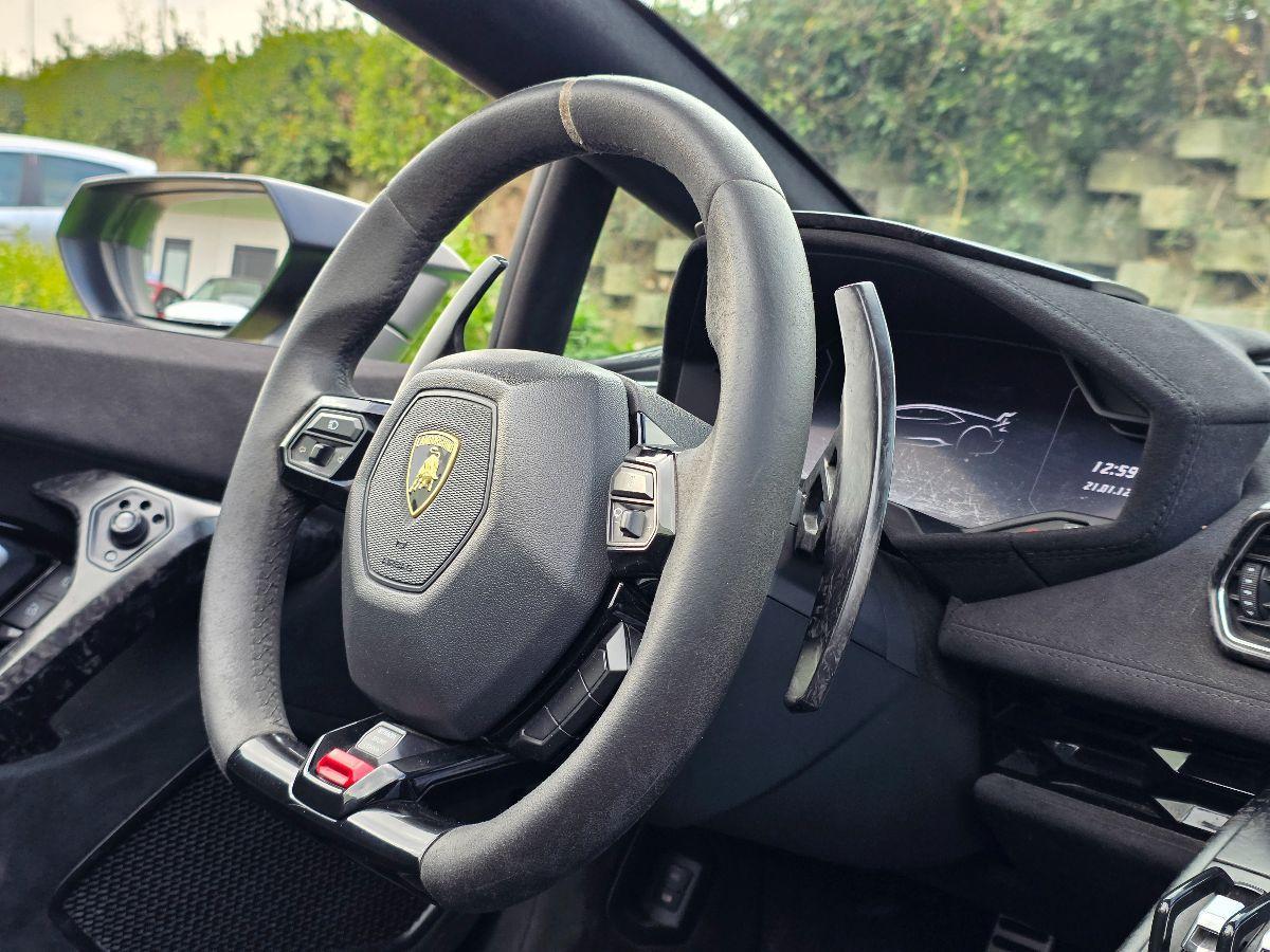 LAMBORGHINI HURACAN SPYDER PERFORMANTE NOLEGGIO