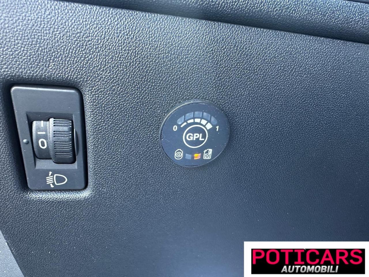 Peugeot 208 PureTech 82 3p. GPL