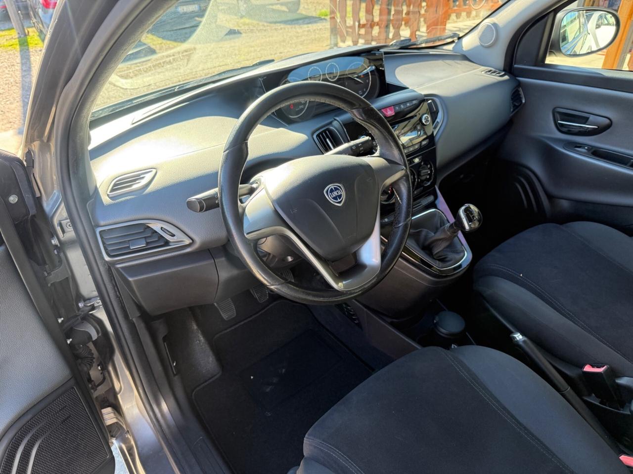 Lancia Ypsilon 1.3 MJT 95 CV 5 porte Platinum