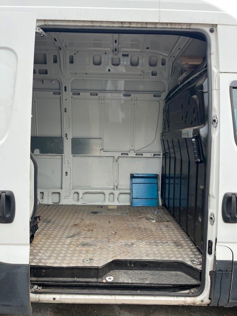 Iveco Daily 35S13 con Sponda Caricatrice posteriore Anteo