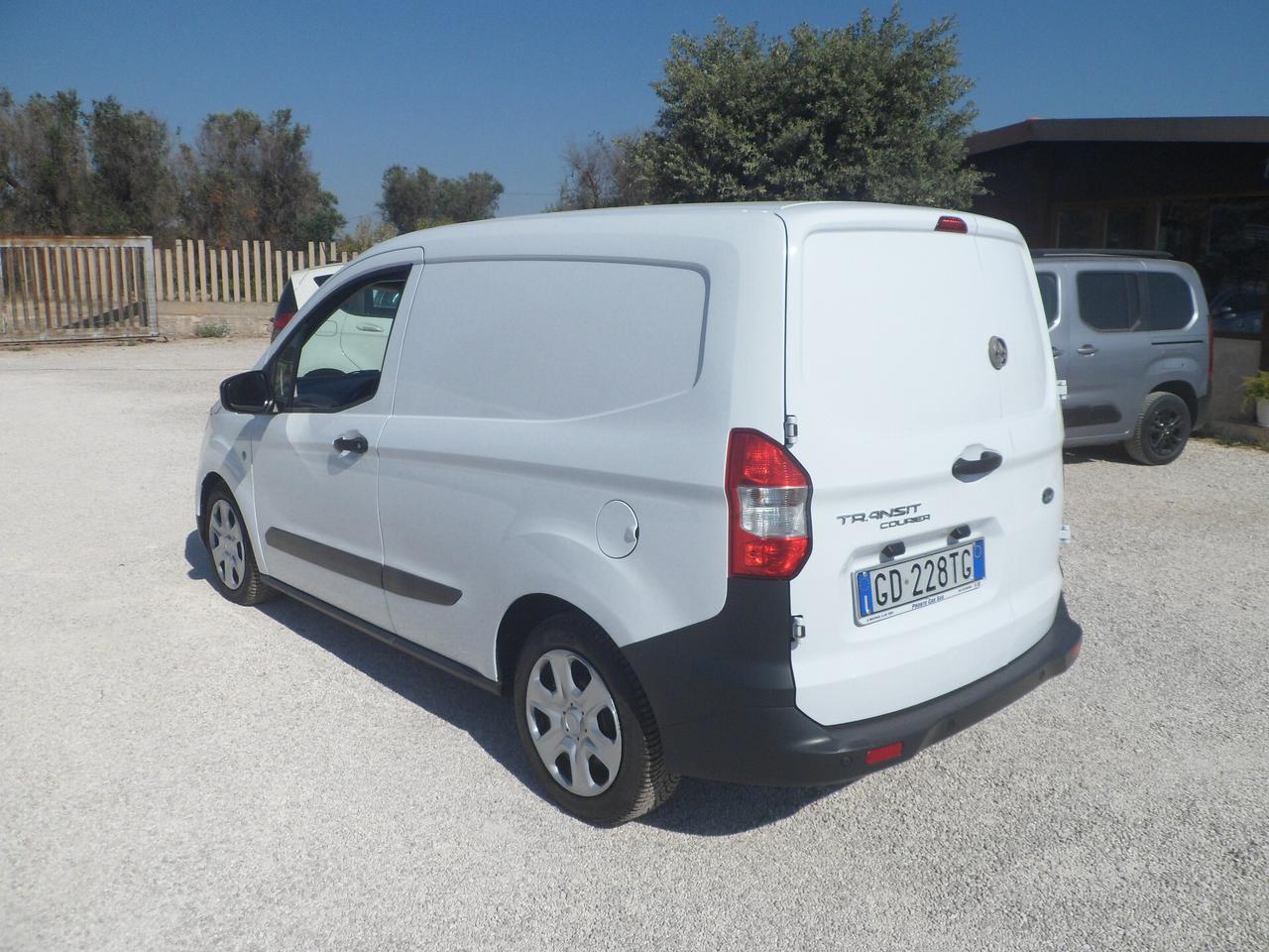 Ford Transit Courier furgone