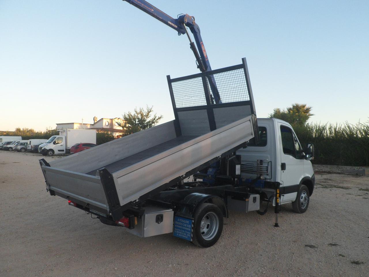 Iveco Daily 35c15 ribaltabile con gru
