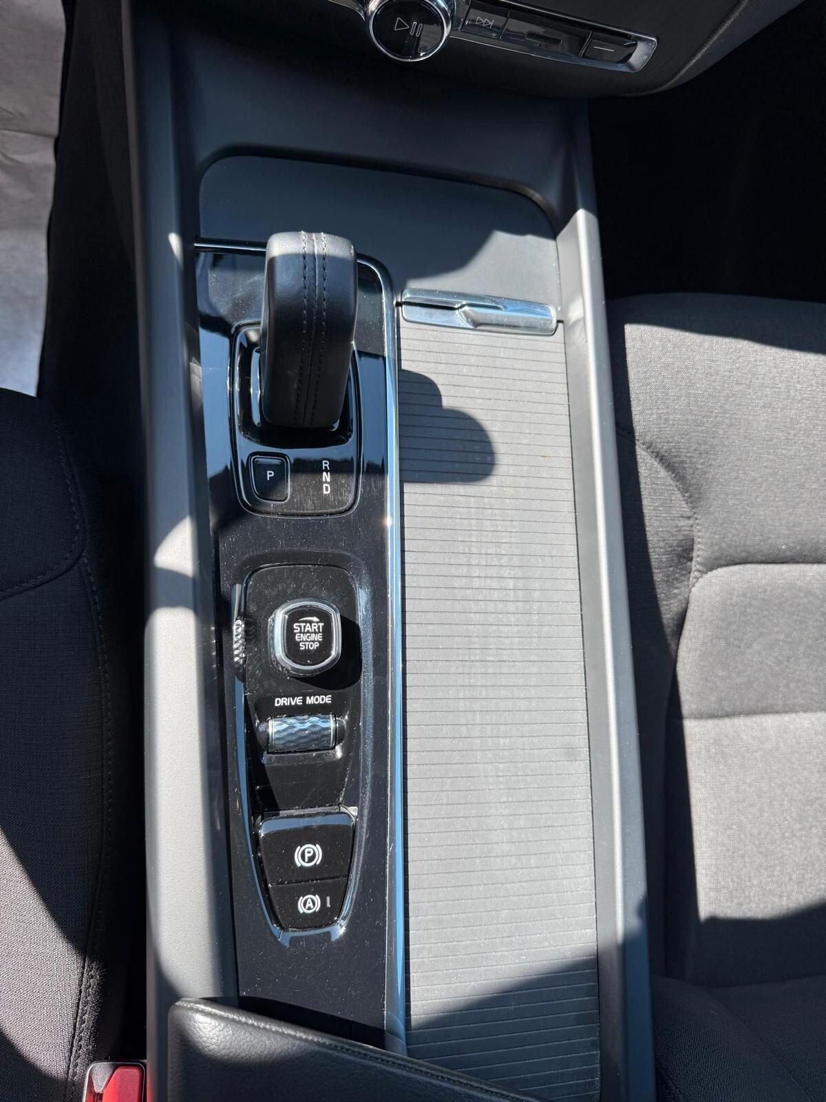 Volvo V60 B4 (d) Geartronic Momentum Pro Business PILOT ASSIST