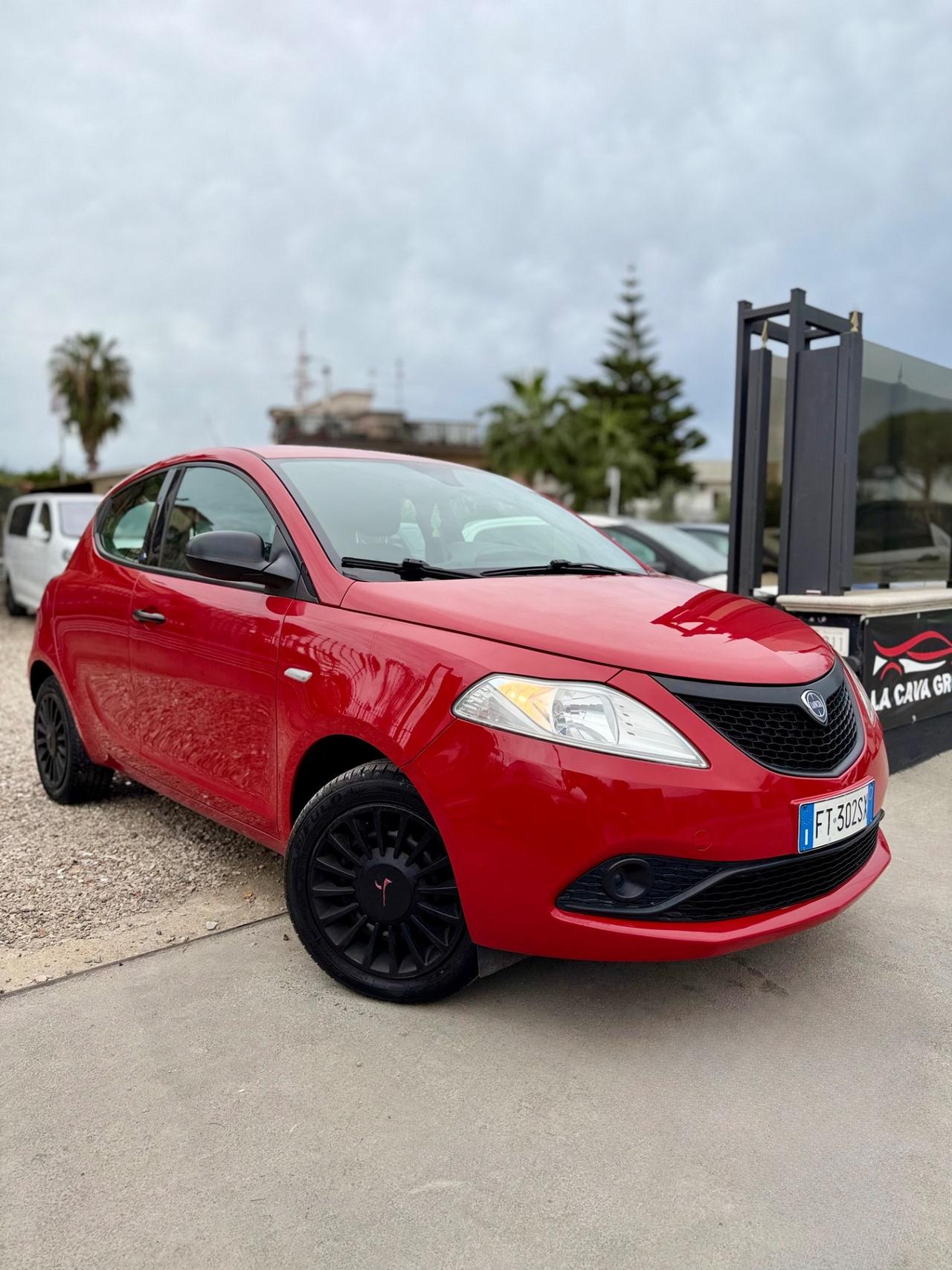 Lancia Ypsilon 1.2 69 CV 5 porte S&S Gold