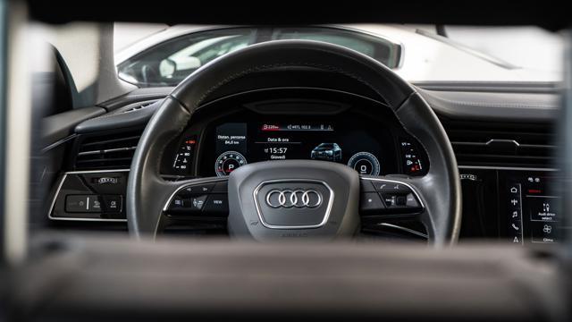 AUDI Q8 55 TFSI quattro tiptronic