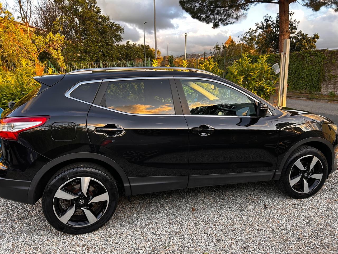 Nissan Qashqai 1.6 dCi 2WD 360 *FULL*TETTO*NAVI*CAMERA*