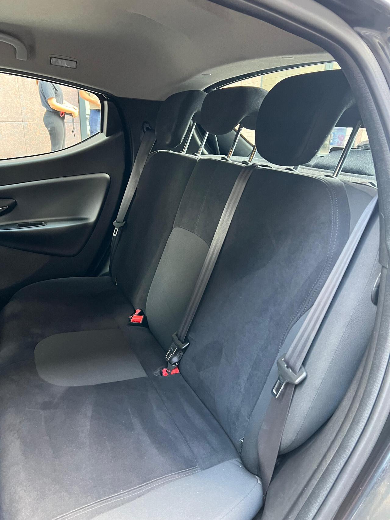 Lancia Ypsilon - APERTI AD AGOSTO
