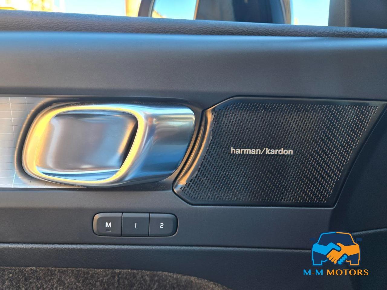 VOLVO XC40 D4 AWD Geartronic Momentum