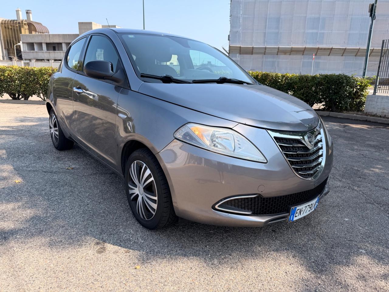 Lancia Ypsilon 1.2 69 CV 5 porte S&S Gold