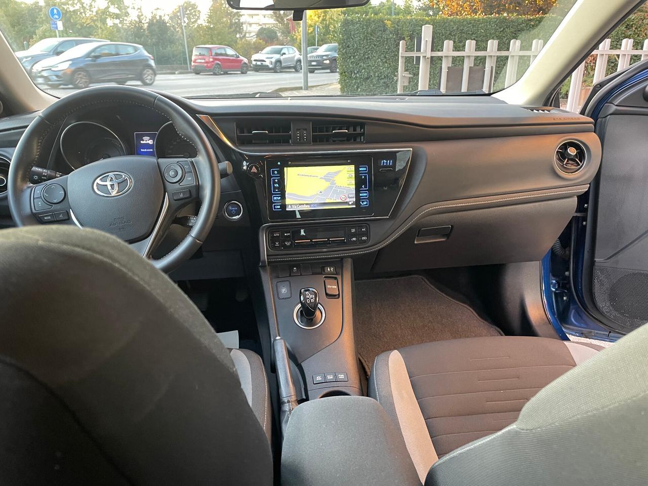 Toyota Auris 1.8 Hybrid Lounge