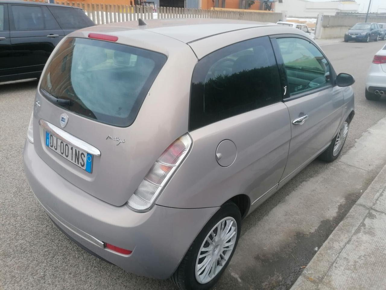 Lancia Ypsilon 1.3 MJT 75 CV Platino