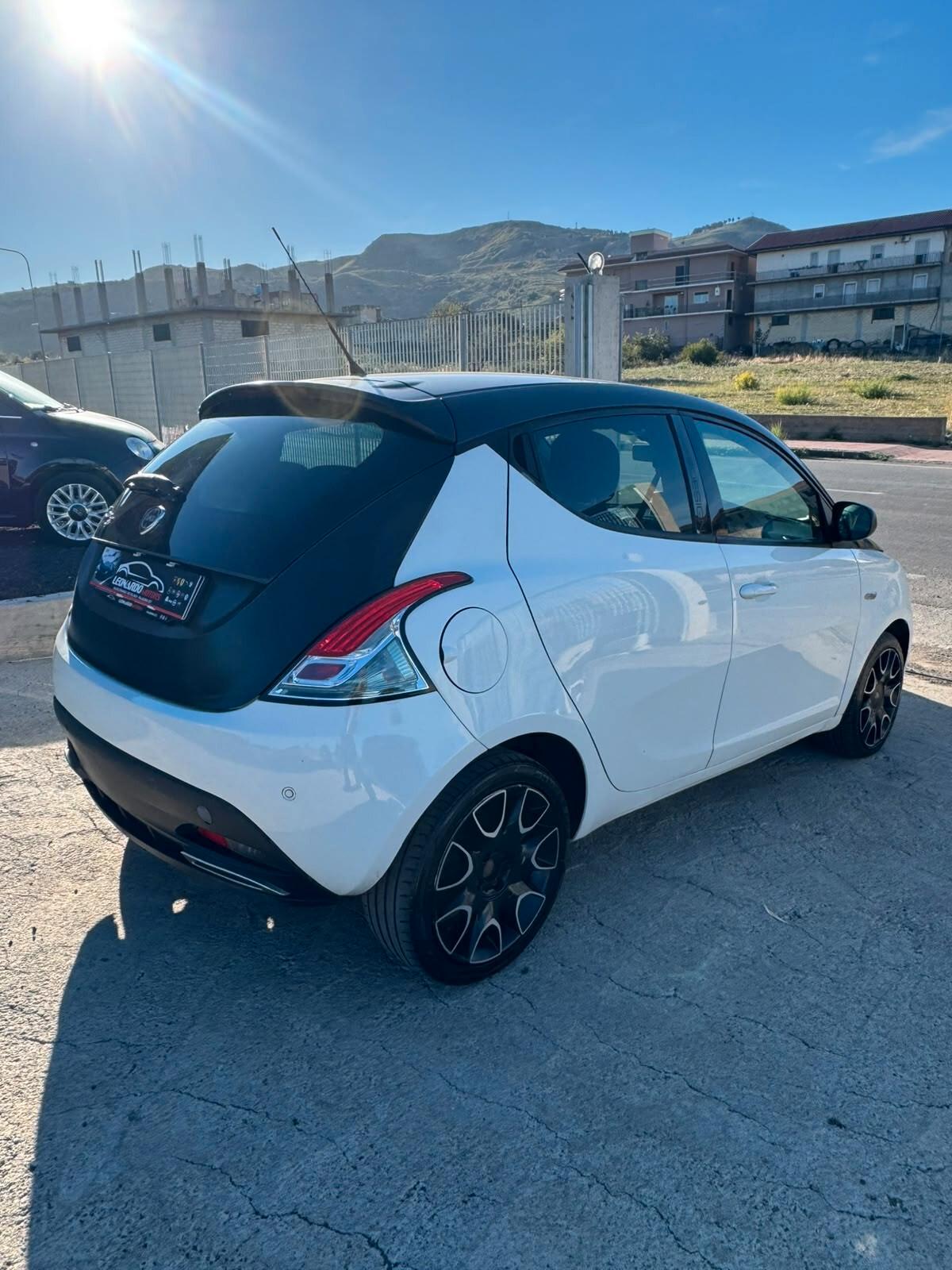 Lancia Ypsilon 1.3 MJT 16V 95 CV 5 porte S&S S Momodesign