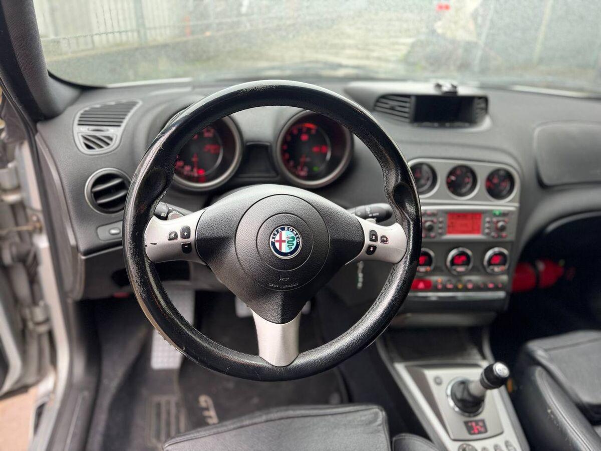 Alfa Romeo 156 Sportwagon 3.2 GTA V6 SW selespeed