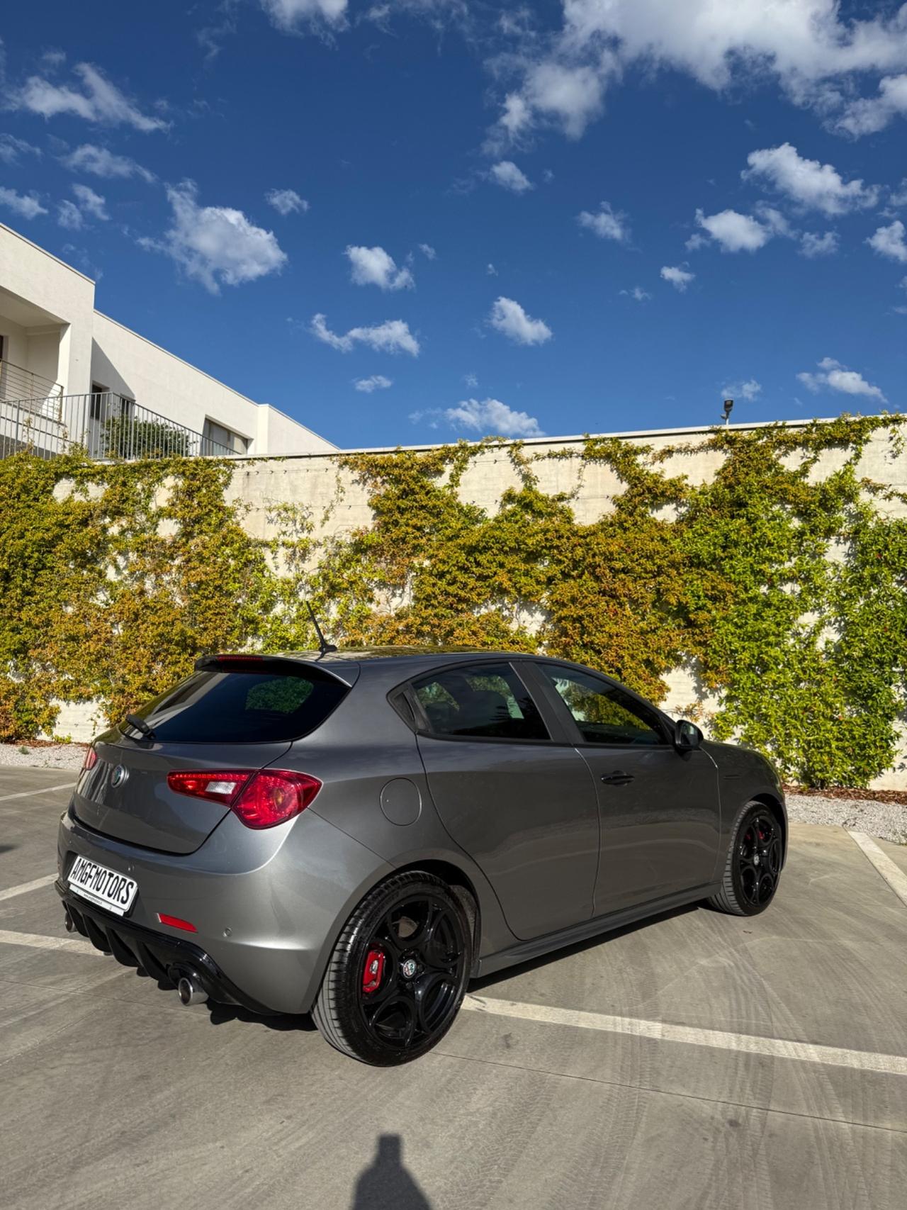 Alfa Romeo Giulietta 1750 Turbo TCT Veloce Carbon look