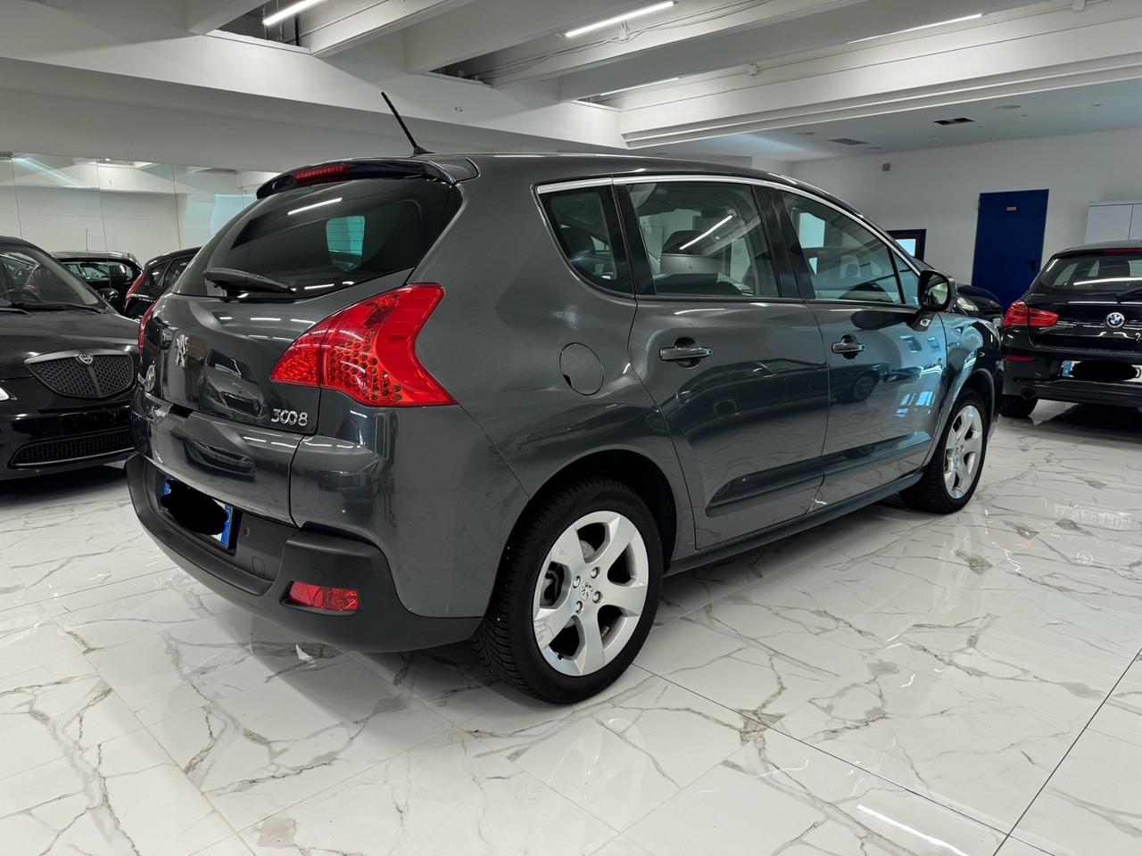 Peugeot 3008 1.6 HDi 112CV cambio robotizzato Business