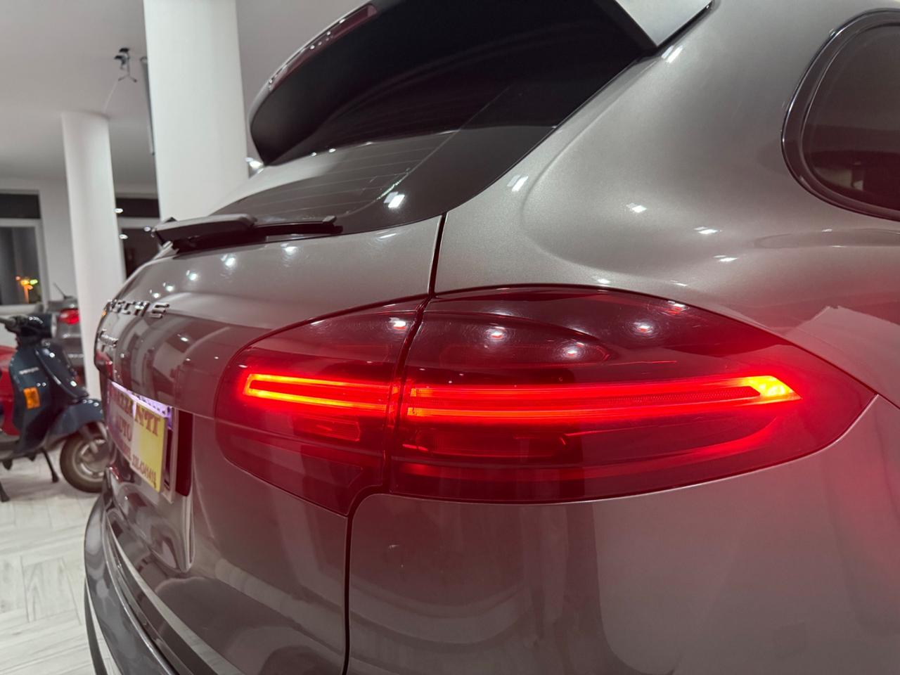 Porsche Cayenne 3.0D250cv BLACK+R21+CHRONO SPORT2016