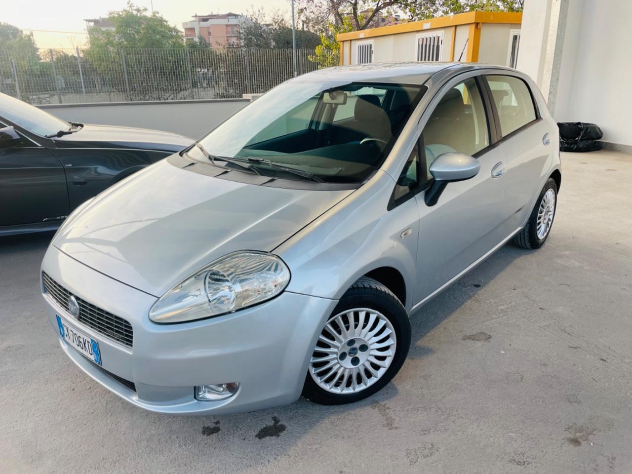 Grande Punto 1.3 MJT 75 CV 5 porte Dynamic OK NEOPATENTATO