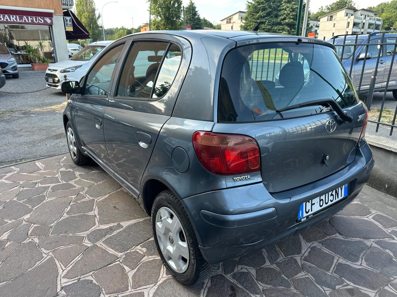 Toyota Yaris 1.0i 16V cat 5 porte Sol