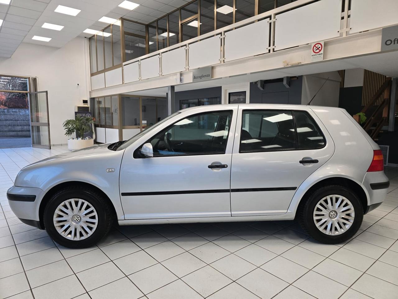 Volkswagen Golf 1.4 16V cat 5 porte 2001