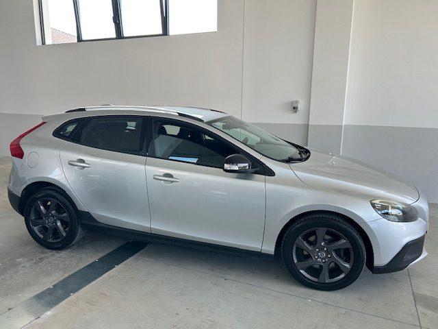 VOLVO V40 Cross Country D2 1.6 Momentum