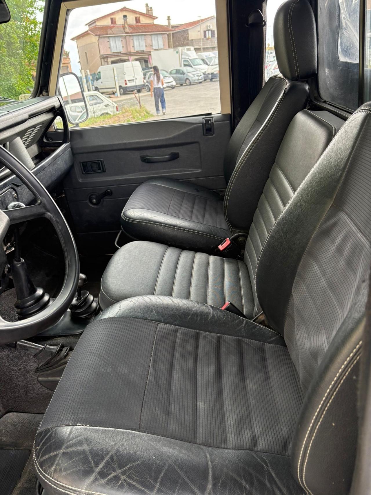 Land Rover Defender 110