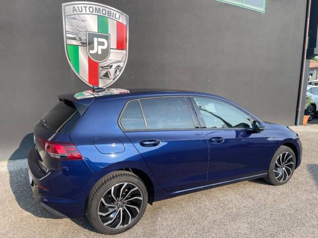 Volkswagen Golf 1.0 etsi 110cv dsg Luci amb PDC Vetri Scuri