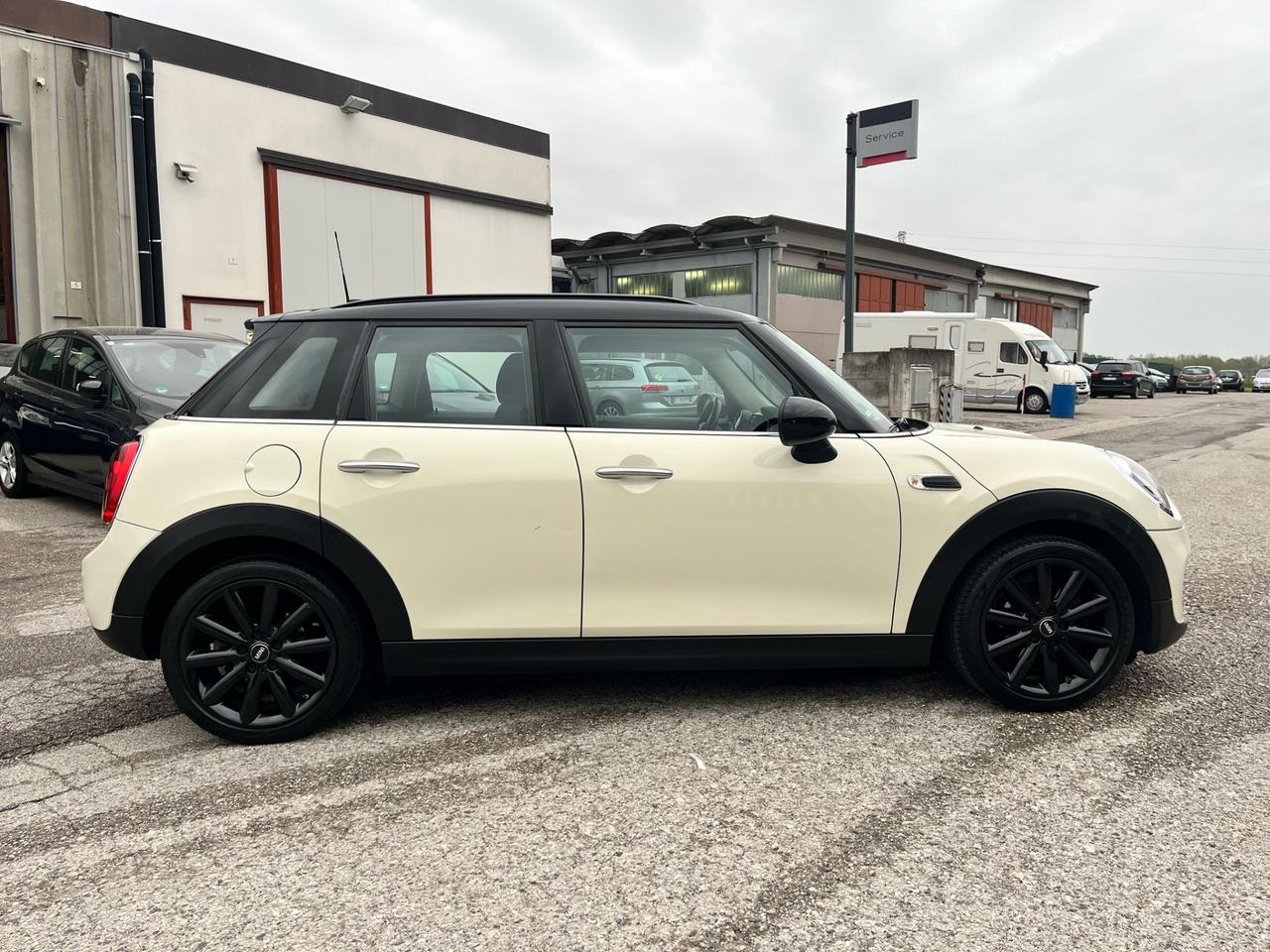 Mini Mini 1.5 Cooper 5 porte Neopatentati