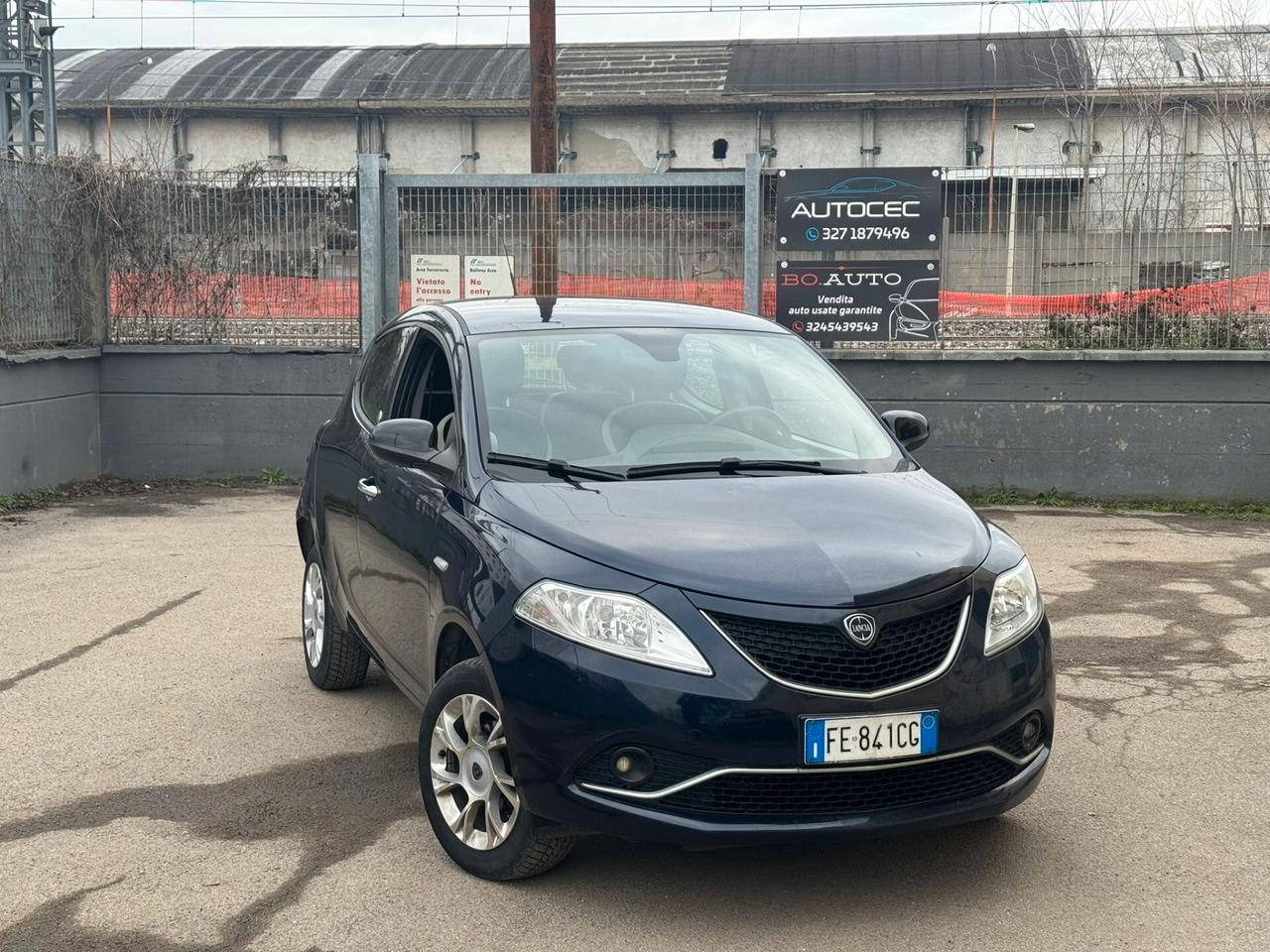 Lancia Ypsilon 0.9 TwinAir 85 CV 5 porte Metano Ecochic Platinum